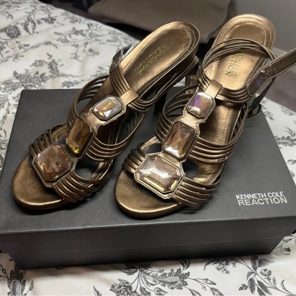 Kenneth Cole Reaction Heels - Picture 1 of 4